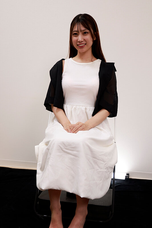 「春乃るる・若葉結希・湊波流の美尻フェチ作品！濃厚キス・接吻で魅せる極上ヒップの誘惑」のサムネイル