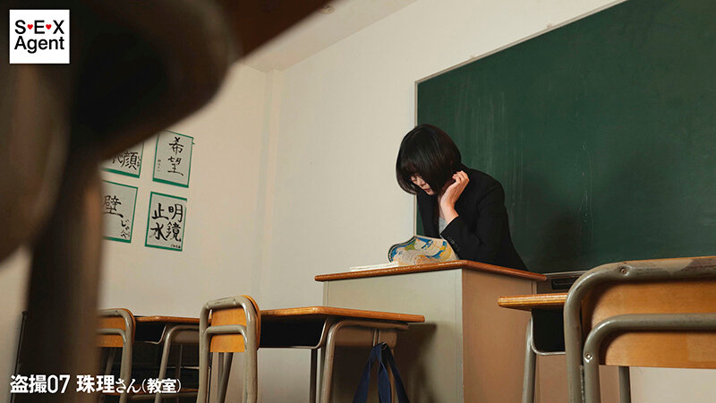 「光森珠理・西尾まりなら美少女7人の制服姿を盗撮!巨乳JKの秘密の日常お宝映像集」のサンプル画像18枚目