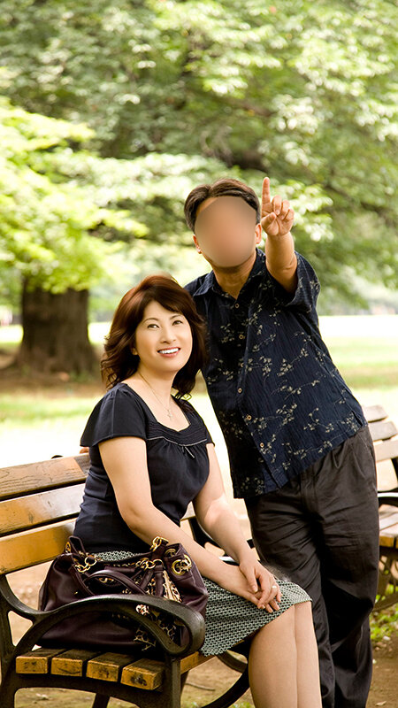 「熟年人妻の濃厚フェラと中出しセックスで絶頂アクメ！巨乳熟女夫婦の愛情交尾6組」のサンプル画像3枚目