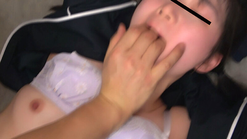 「【素人】巨尻ジム女子に中出し!ロッカーで局部アップ濃厚SEX【白目絶頂】」のサンプル画像11枚目