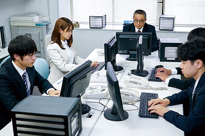 「蒼乃美月が魅せる義母との禁断近親相姦 人妻の寝取られ3Pに溺れるオフィス不倫ドラマ」のサンプル画像2枚目