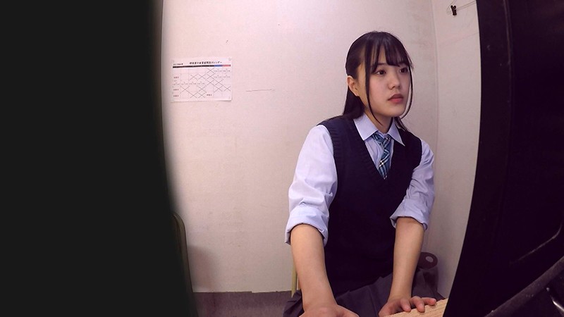 「女子校生の自慰行為を盗撮！制服美少女たちが指マンで絶頂する秘密のオナニー映像10人収録」のサムネイル