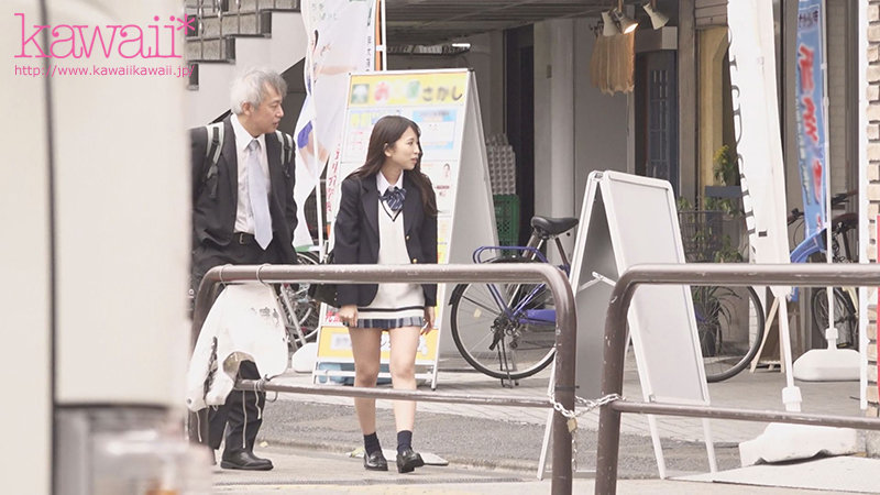 「天音ゆい 女子校生コスプレで中出し濃厚プレイ！清楚系美少女の制服姿がたまらない」のサムネイル