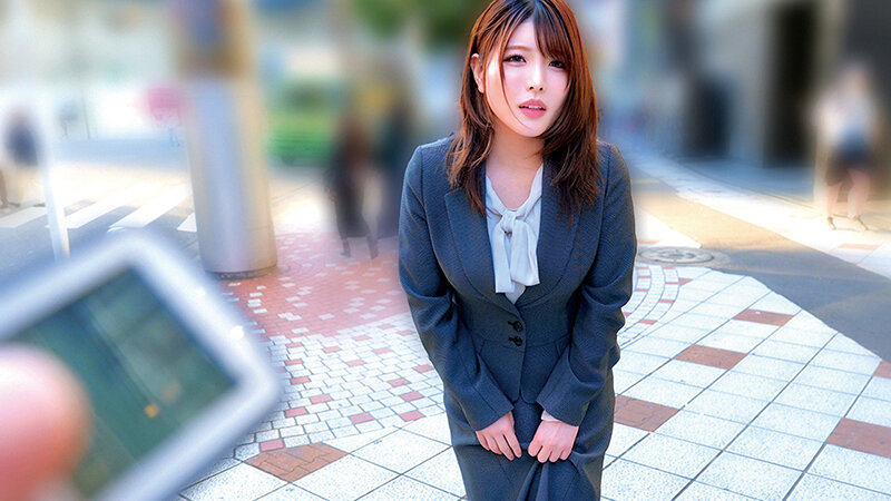 「【素人OL】美乳ビジネススーツ美女が野外露出で羞恥プレイ！リモコンバイブお散歩で絶頂連発」のサンプル画像2枚目