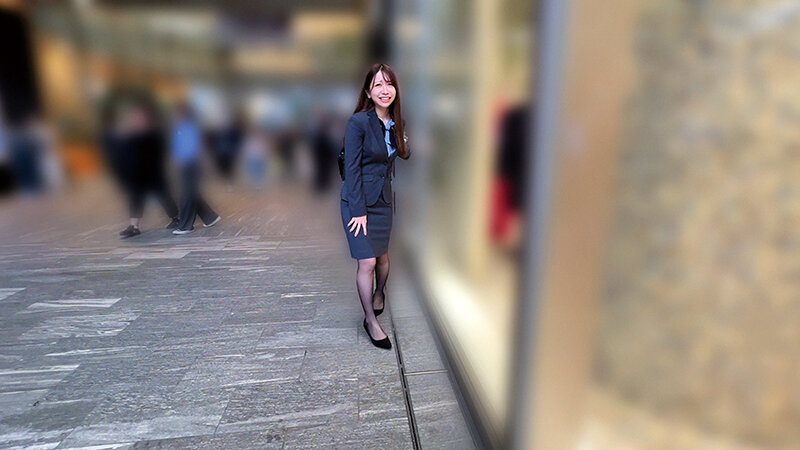 「【素人OL】美乳ビジネススーツ美女が野外露出で羞恥プレイ！リモコンバイブお散歩で絶頂連発」のサンプル画像6枚目