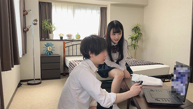 「美少女JKの幼馴染と秘密の関係！女子校生との甘い中出し体験を隠し撮り映像で公開」のサムネイル