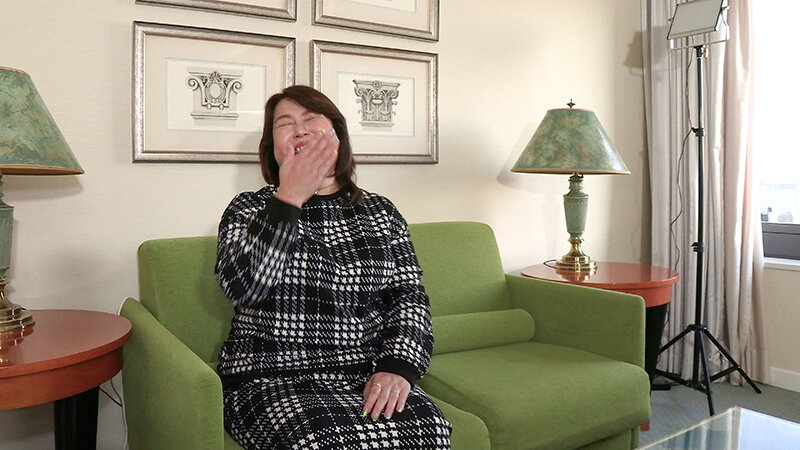 「【素人人妻】53歳巨乳熟女・晴美さんの本気浮気ハメ撮り映像が生々しすぎる」のサンプル画像3枚目