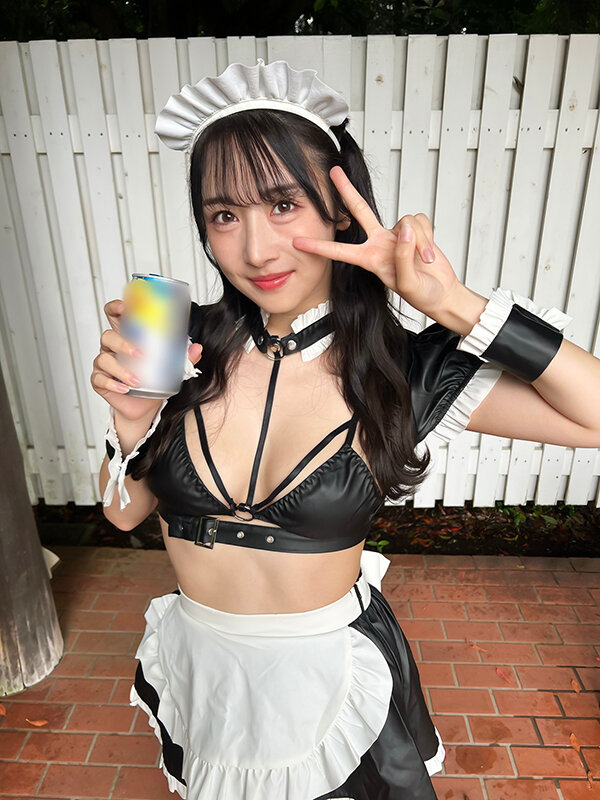 「【素人】巨乳メイドコスプレ美女が潮吹きアクメ!バイブ責めに耐える我慢企画【ハロウィンナンパ】」のサンプル画像1枚目