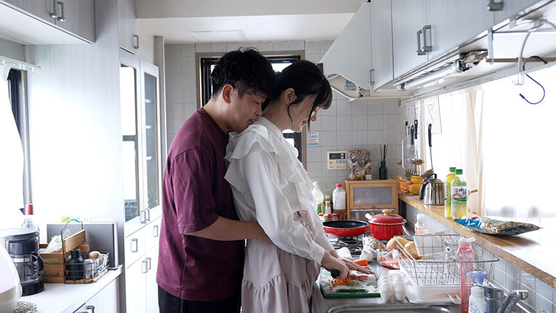 「霜月みぞれのニューハーフカップル動画｜男の娘との甘いイチャラブプレイで魅せる親密シーン」のサンプル画像2枚目