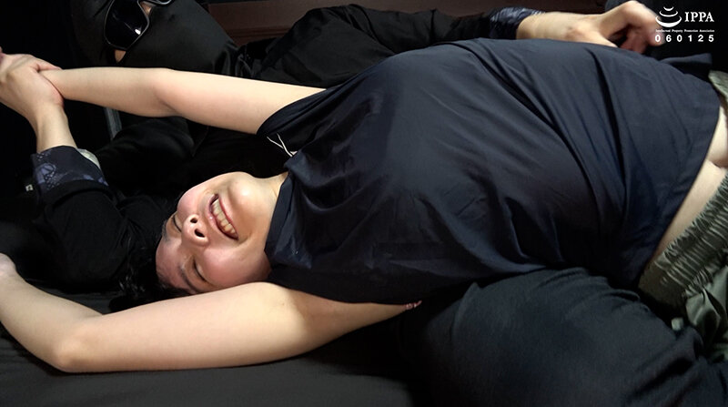 「加護まりのくすぐりプレイ動画｜じゃんけんゲームで悶絶する可愛い反応が話題のグラビア作品」のサンプル画像9枚目