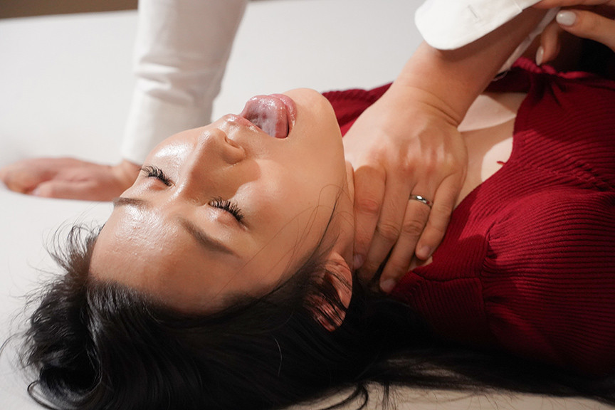 「あずま鈴が魅せる禁断の近親相姦プレイ｜人妻の背徳ドラマで話題の熟女AV作品」のサムネイル