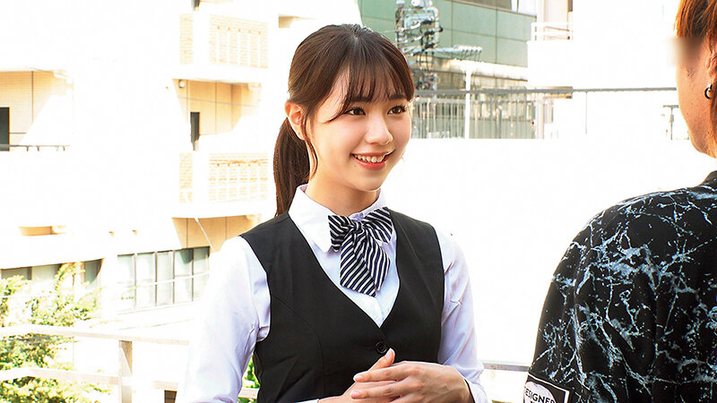 「【素人】美人受付嬢がデカチンをじゅぼじゅぼフェラ＆中出し！制服姿の淫らな姿がエロすぎる」のサンプル画像9枚目