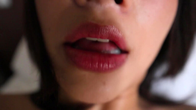 「範田紗々の熱帯恋歌|巨乳美少女アイドルが魅せるセクシーグラビア映像」のサンプル画像17枚目