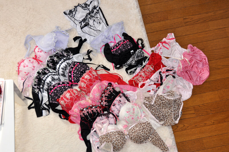 「【素人盗撮】本物女性宅侵入ボディカメラで下着物色体験！リアル潜入フェチ映像第2弾」のサンプル画像11枚目