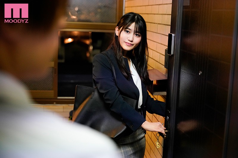 「神宮寺ナオが巨乳痴女の新卒後輩に！甘い誘惑でNTR中出しフェラの一夜を体験」のサンプル画像1枚目