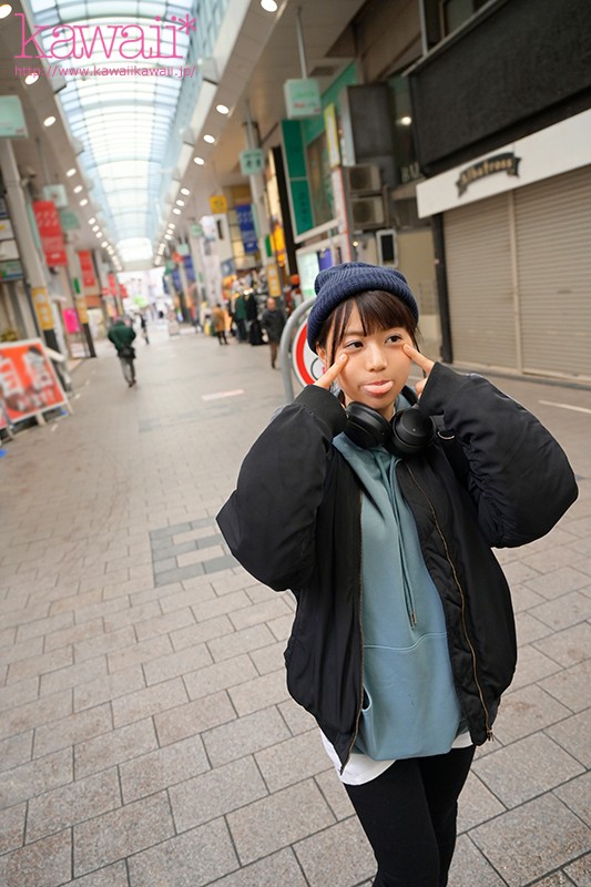 「月永ゆら AVデビュー作で潮吹き＆顔射！ボーイッシュ美少女の初体験動画」のサンプル画像1枚目