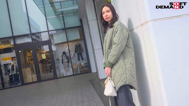 「長身人妻・栗原早苗が最後のAV出演で中出し懇願！濃厚フェラから本気の絶頂へ」のサンプル画像18枚目