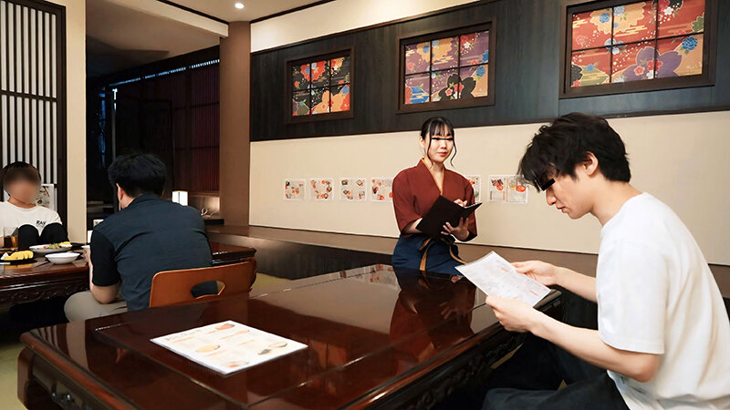 「【巨乳人妻】居酒屋パート店員がイラマチオと中出しで責められる濃厚プレイ【配信限定】」のサムネイル