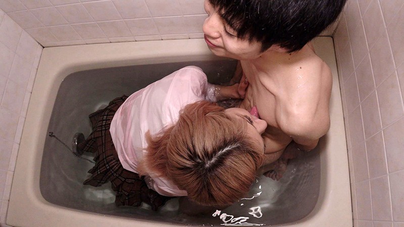 「氷堂りりあが制服痴女に変身！濃厚キス＆騎乗位で攻める刺激的プレイ動画」のサンプル画像17枚目