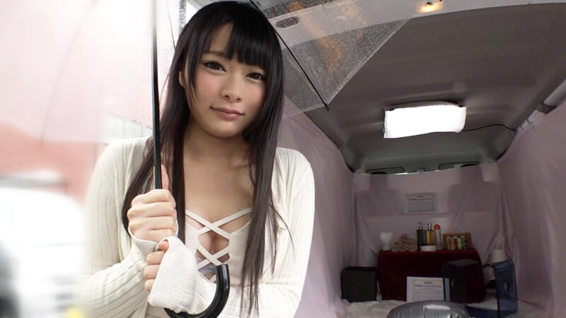 「清本玲奈が逆ナンで潮吹き絶頂!キャバ嬢が素人男性を誘惑する過激サービス動画」のサンプル画像1枚目