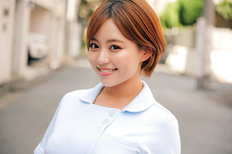 「【素人ナース】現役看護師さらさん・みつきさんをナンパ！マシュマロおっぱいで連続中出しSEX」のサンプル画像2枚目