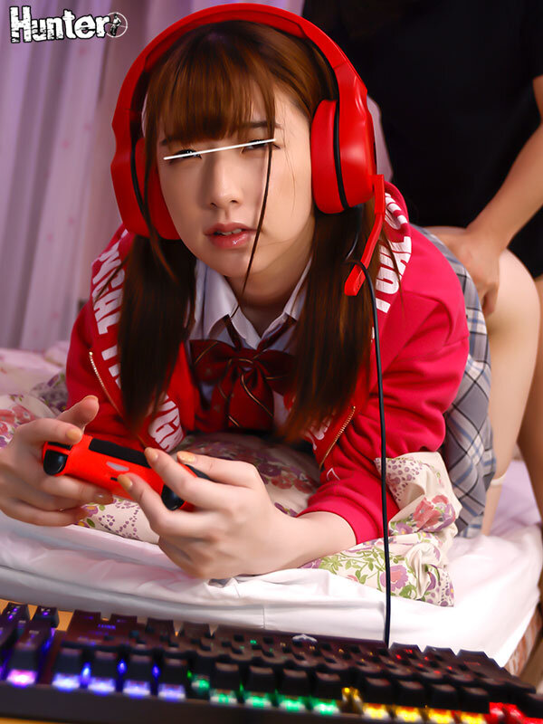 「お尻を突き出しサイレントおねだり!ゲームに夢中でボクの話を無視するゲーマー妹。頭にきて妹のチクビを触ったけど無視!でも実は感じていたらしく…」のサンプル画像9枚目