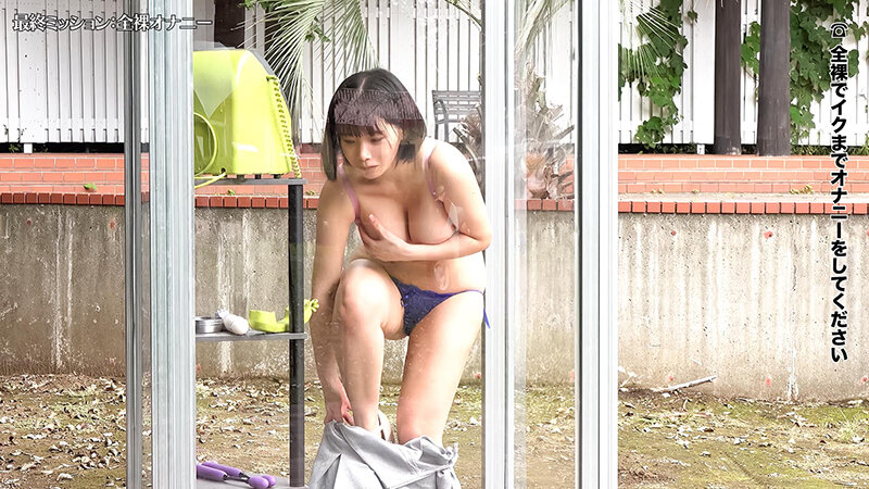 「【素人】爆乳美女が公衆電話ボックスで電マ責め!潮吹きアクメで絶頂イキまくり体験」のサンプル画像12枚目