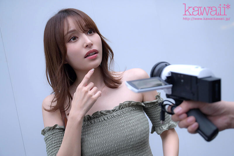 「伊藤舞雪の4年ぶり禁欲解禁!スレンダー巨乳美女が潮吹きアクメで絶頂SEX」のサムネイル