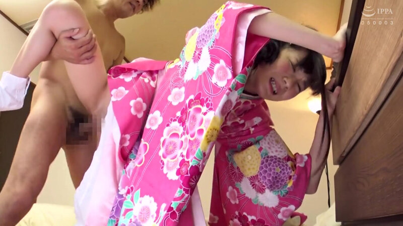 「【素人美少女55人】S級素人たちの絶頂中出し4時間ベスト！大興奮の厳選映像集」のサンプル画像15枚目