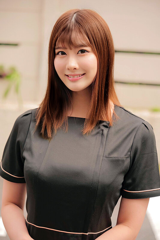 「【素人】巨乳美容部員が童貞君に濃厚キス指導！騎乗位で筆おろし中出しSEX」のサンプル画像1枚目