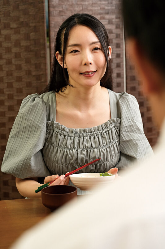 「【盛永いろは】巨乳人妻が隣人に寝取られる不倫セックス！パイパンM女へ中出しフェラ」のサンプル画像9枚目