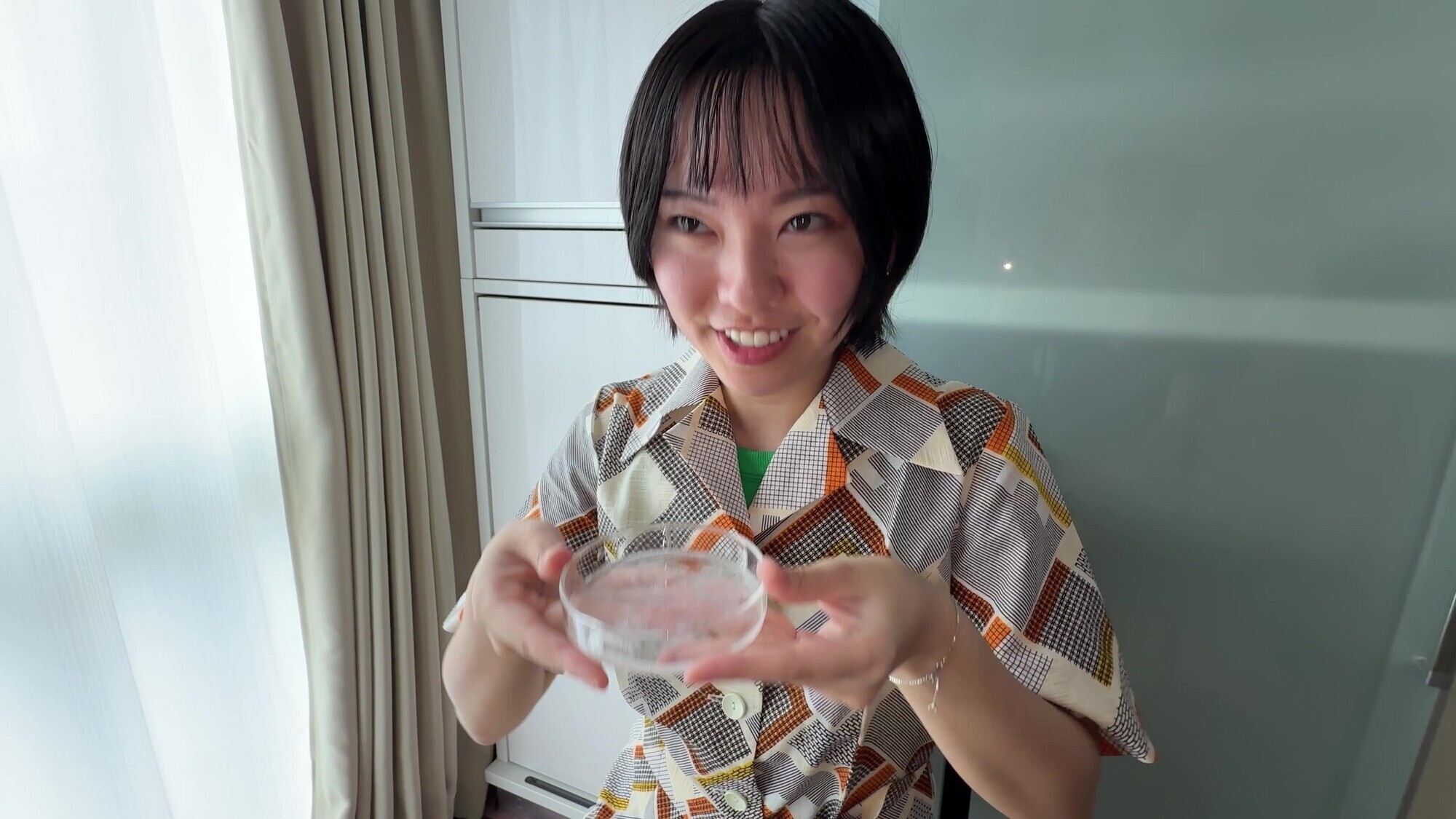 「【個人撮影】加護まりの舌ブラシで「汚舌苔」採取」のサンプル画像16枚目
