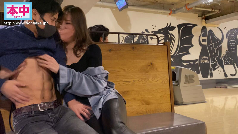 「美谷朱里が痴女全開で密着デート！スレンダー美女のキス責めから中出しまで堪能」のサンプル画像3枚目