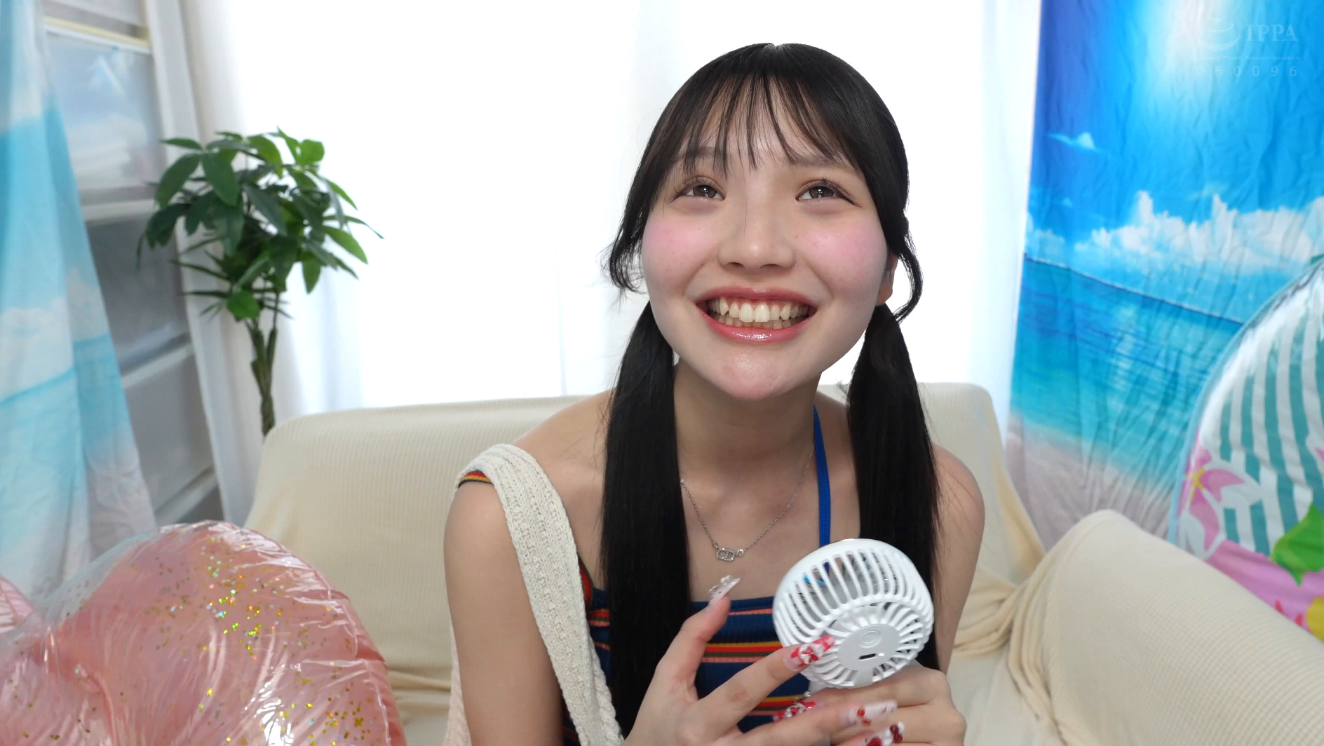 「【素人】黒髪美少女の女子大生めるちゃんが童貞くんを優しくリードする初体験ドキュメント」のサムネイル