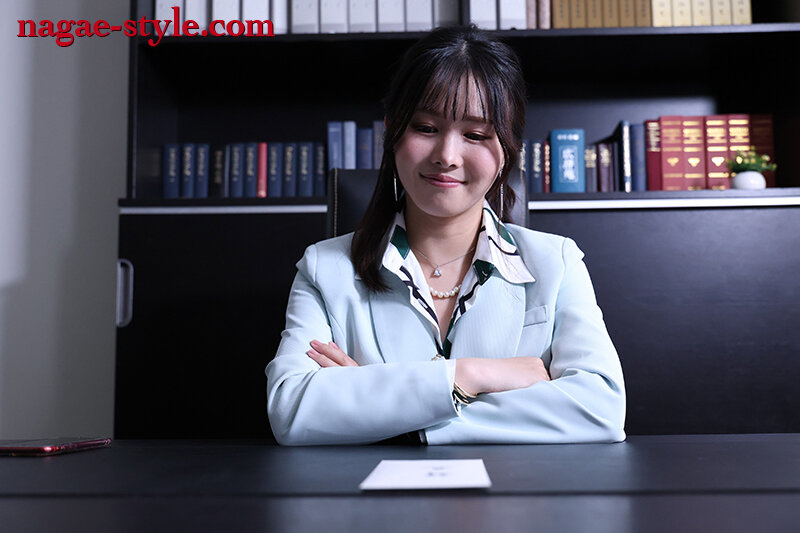 「幾野まち|スレンダー女上司とお爺ちゃんの禁断オフィスラブ|年下上司との秘密の関係」のサンプル画像16枚目