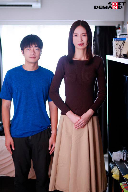 「栗原早苗が童貞を筆おろし！スレンダー長身人妻の禁断不倫セックスで成長する物語」のサンプル画像2枚目