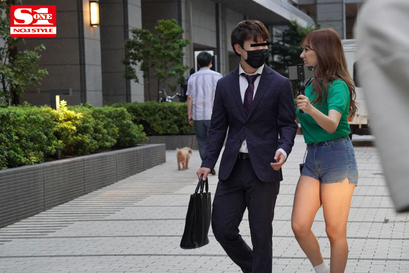 「小宵こなんが逆ナンで魅せる巨乳パイズリ&騎乗位フェラテク!素人を虜にする痴女プレイ」のサンプル画像2枚目