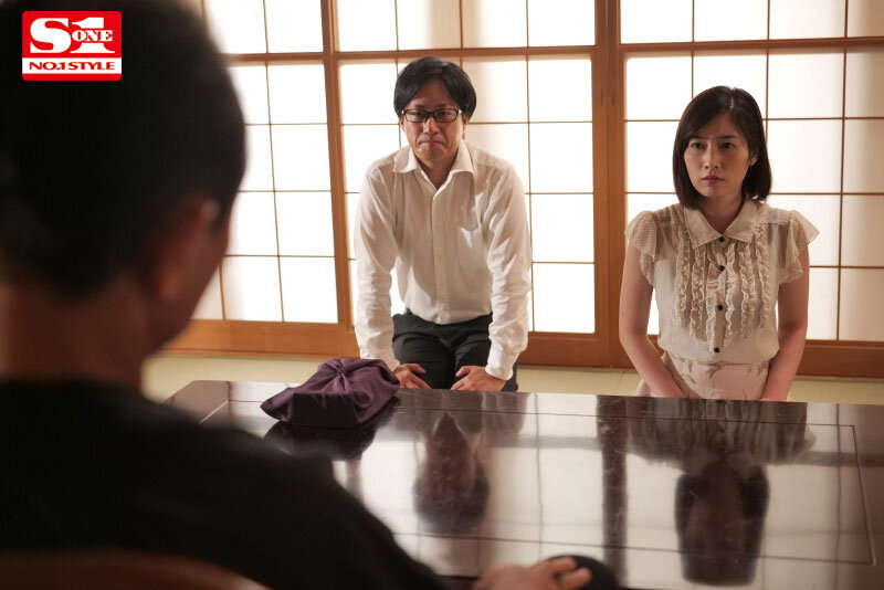 「【奥田咲】巨乳人妻が義父に寝取られる背徳パイズリ!禁断の近親相姦NTRドラマ」のサンプル画像1枚目