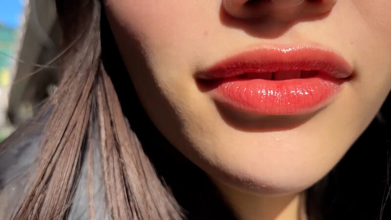 「【素人ナンパ】アパレルお姉さんひなみちゃんに街中キス交渉！接吻プレイで悶絶する美女の反応が最高」のサンプル画像4枚目