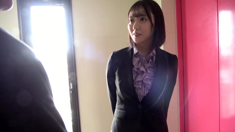 「梓まりの 競泳水着NTR 美脚美女がパイズリ＆潮吹きで何度もイカされる濃厚不倫SEX」のサンプル画像1枚目