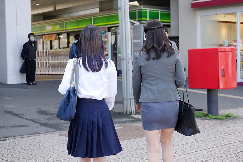 「【熟女】巨尻人妻が子供の前で感じてしまう背徳フェラ＆バックプレイ【人妻・主婦】」のサンプル画像3枚目