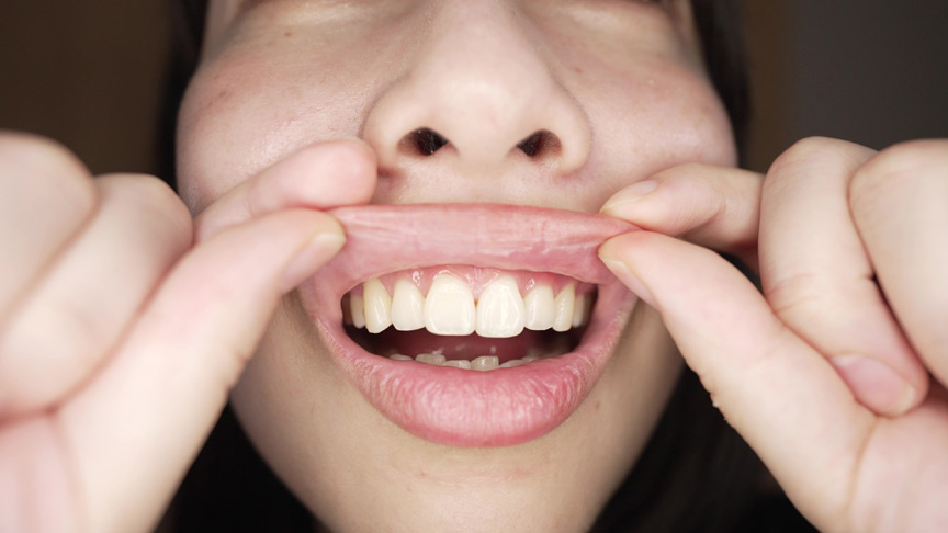 「【湊波流】【口腔フェチ】歯と舌の接写観察プレイ|変態紳士の匂いチェック動画【マニアック】」のサンプル画像4枚目