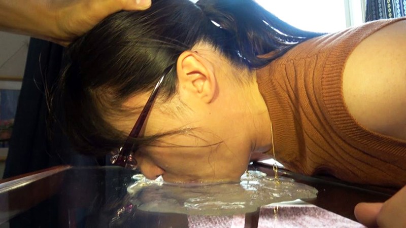 「広瀬ちひろのイラマチオ調教動画|過激なゲロプレイに悶えるマゾ女優の本気映像」のサンプル画像4枚目