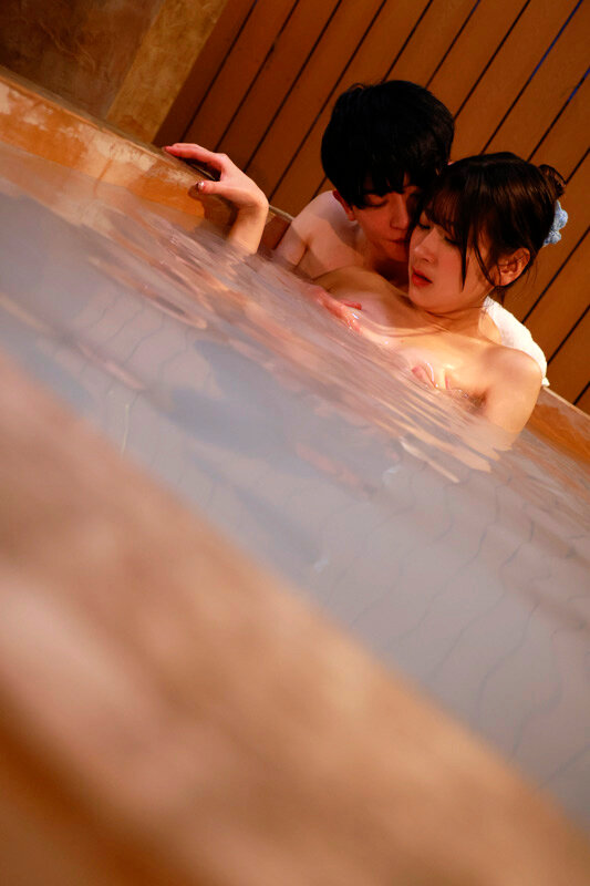 「藤井レイラの巨乳が揺れるカップル密着シーン|話題作『サシカエ。』完全レビュー」のサンプル画像13枚目