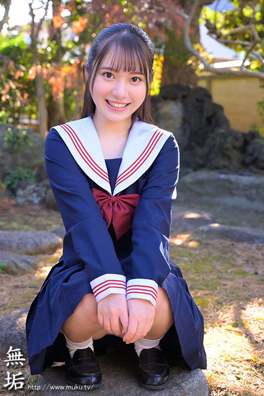 「咲月ひな 制服女子校生が汗だくで魅せる濃厚フェラと中出し絶倫セックス」のサムネイル