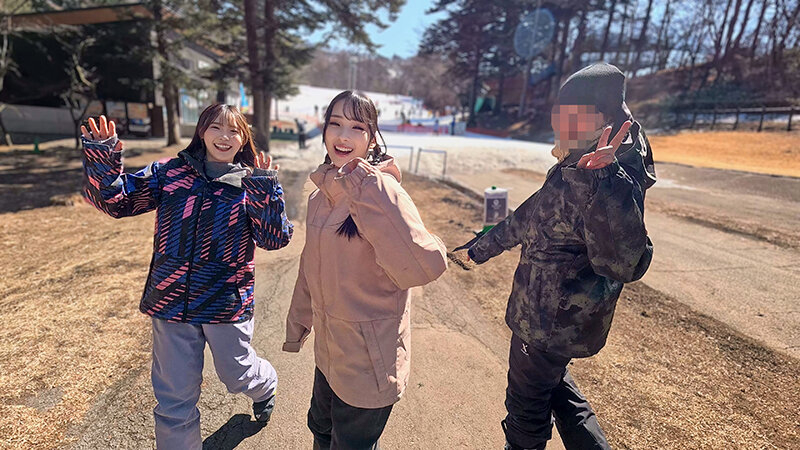 「素人女子大生つむぐ＆みのりのスノボ旅行ハメ撮り映像！春休み雪山で3P乱交パーティー」のサンプル画像2枚目