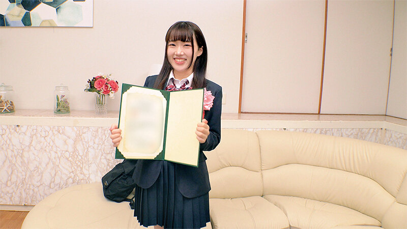 「素人女子校生が卒業式直後にナンパされ制服姿のまま初めての中出し体験【みく＆みさき】」のサンプル画像3枚目