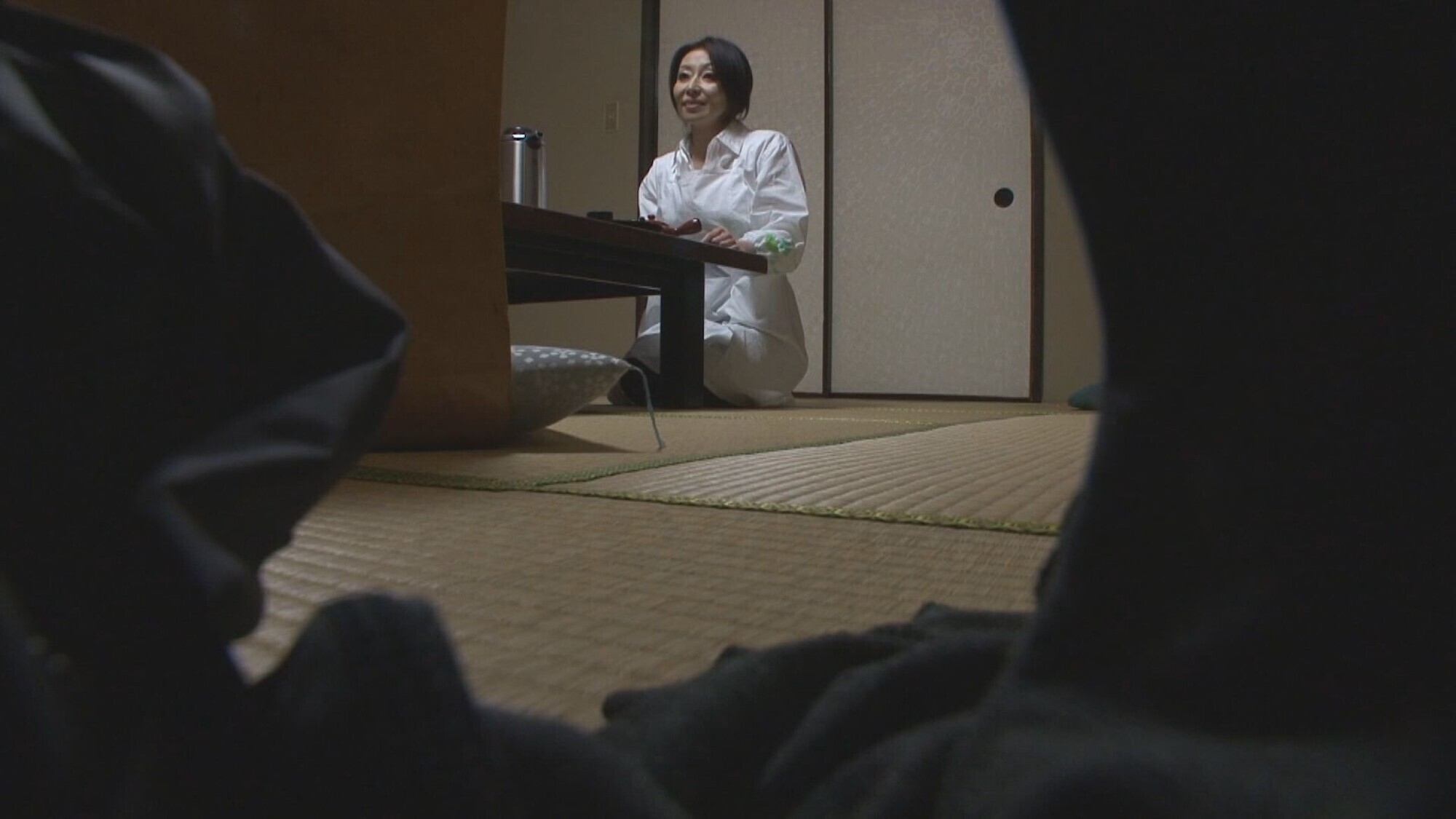 「【代々続く老舗旅館の美人女将をこっそり･･･！】熟した躰をじっくり堪能して、蜜溢れる女穴にズップリ挿入！」のサムネイル
