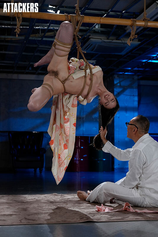 「西田カリナが魅せる本格緊縛SM！蝋燭・スパンキングで責められる縄姫ドキュメント」のサンプル画像10枚目