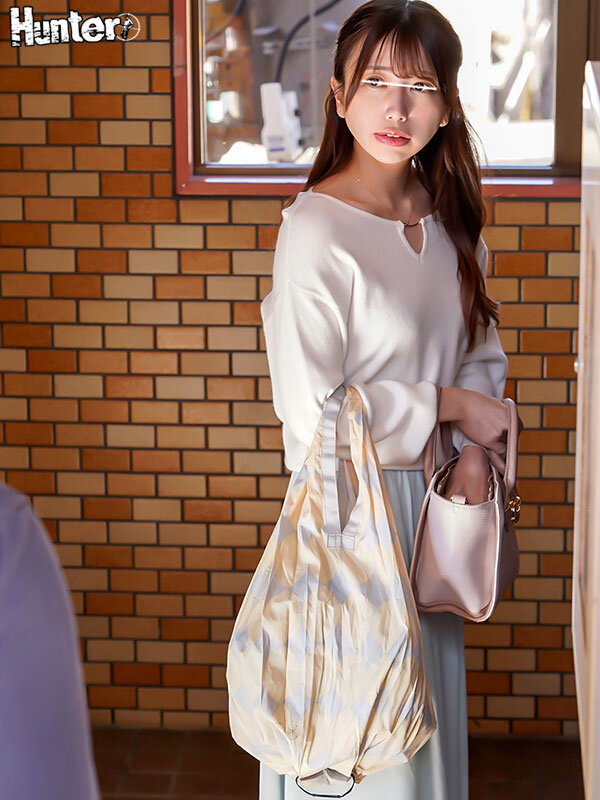 「【人妻・主婦】幼馴染の人妻と再会して中出しセックス!騎乗位とバックで濃厚フェラ抜き」のサンプル画像2枚目